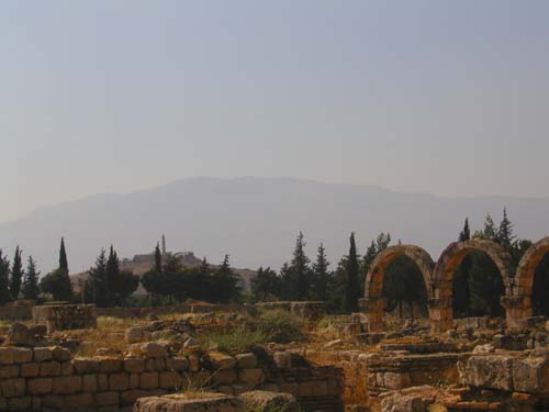 aanjar with mosque